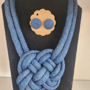 De-Coll-Te Knot Necklace